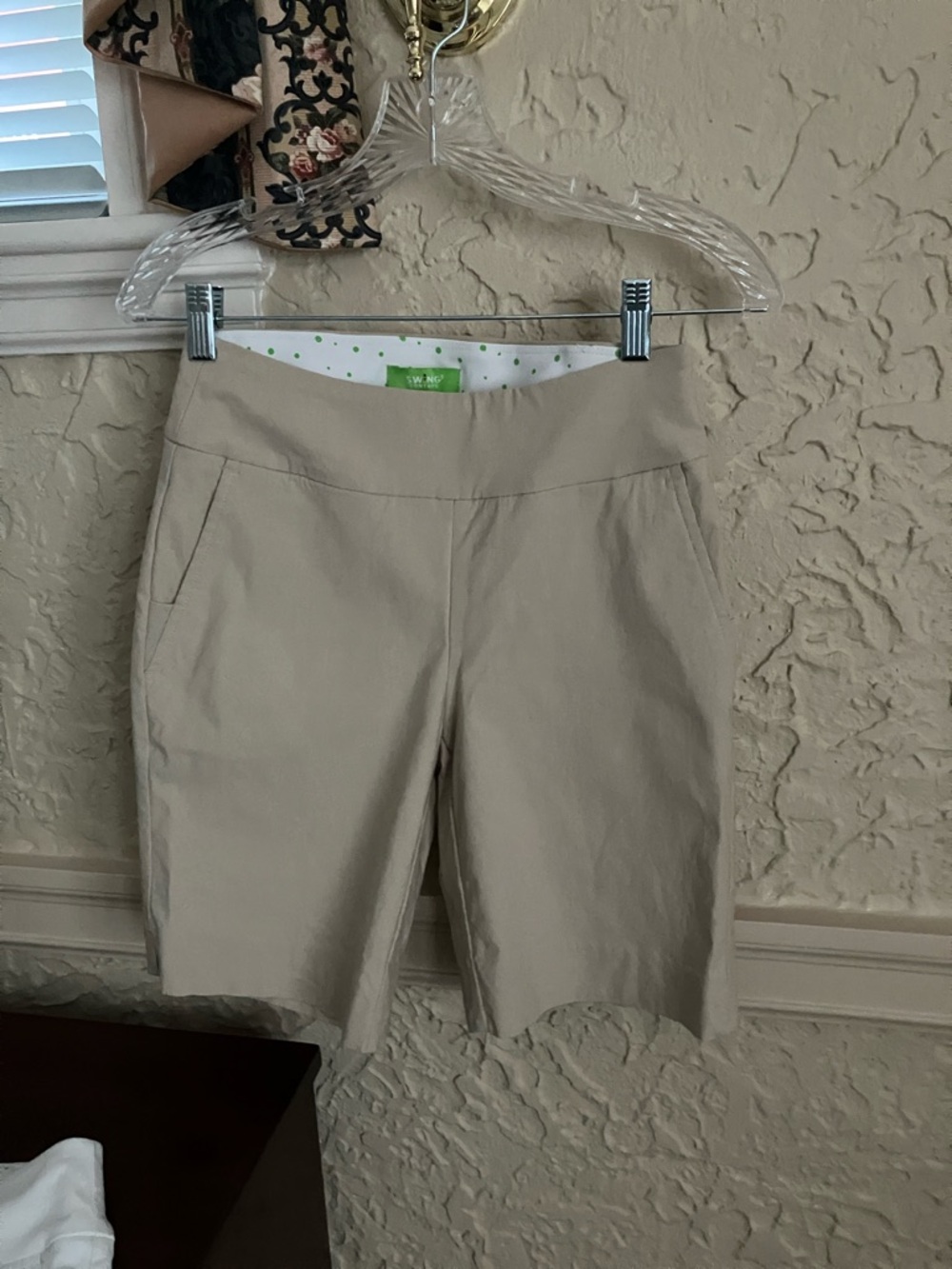 Women’s Stretch Pull-On Chino Shorts - Beige
Never worn, washed